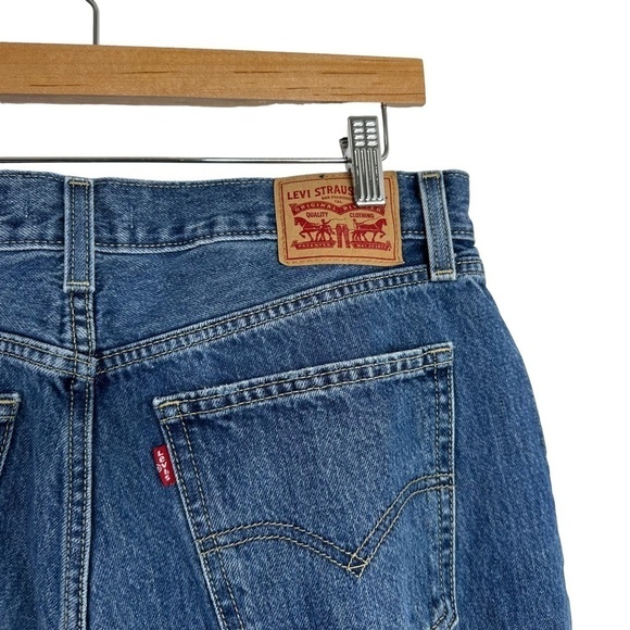 Levi’s Womens Low Pro Straight Jeans Size 30 Blue Medium Wash Distressed Cotton - Picture 6 of 10
